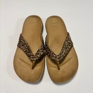 Crocs Leopard Print Flip Flops Women’s 8 Comfort Thong Sandals Casual